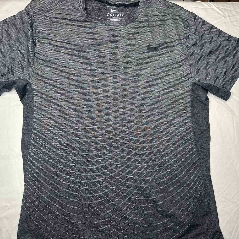 Nike Men's Black and Gray Dri-FIT Tee